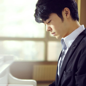 韩国美女互摸对方的乳头视频
